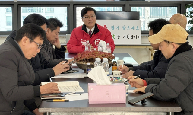 4월 2일 치러지는 경남 거제시장 재선거에 국민의힘 예비후보로 출사표를 던진 박환기 전 거제시 부시장이 더불어민주당 후보로 선출된 변광용 전 거제시장에게 1대1 공개 정책토론회를 제안했다. 캠프 제공