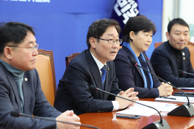 국회 법제사법위원회 더불어민주당 간사인 박범계 의원을 비롯한 법사위원들이 15일 서울 여의도 국회에서 내란특검법 관련 기자간담회를 하고 있다. 연합뉴스