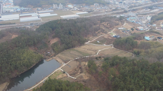 사천 서부일반산단 조성 사업 대상지 전경. 6년여 동안 사업자를 찾지 못해 표류하고 있다. 김현우 기자