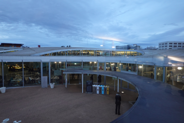 단층이지만 다채로운 높낮이를 가진 롤렉스 러닝 센터 공간. 이상훈 제공