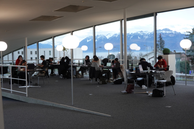 레만 호수가 내려다보이는 롤렉스 러닝 센터 내부. 이상훈 제공