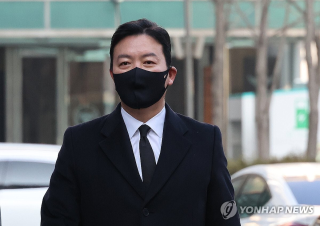 김성훈 대통령경호처 차장이 17일 오전 경찰 국가수사본부 특별수사단에 출석하고 있다. 연합뉴스