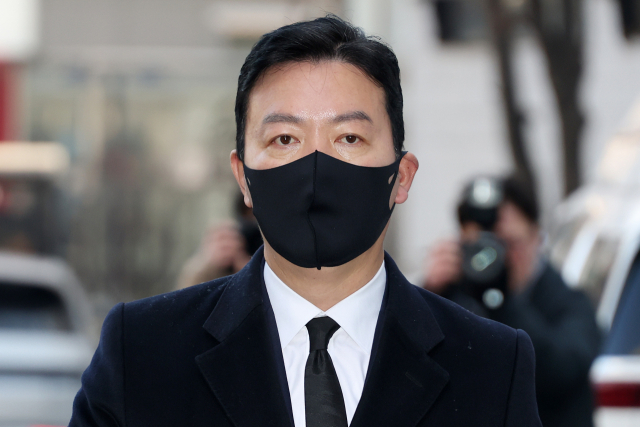 김성훈 대통령경호처 차장이 1월 17일 오전 경찰 국가수사본부 특별수사단(특수단)에 출석하고 있다. 김 차장은 지난 1월 3일 고위공직자범죄수사처와 경찰의 윤석열 대통령 체포영장 집행 시도를 저지한 혐의를 받고 있다. 연합뉴스