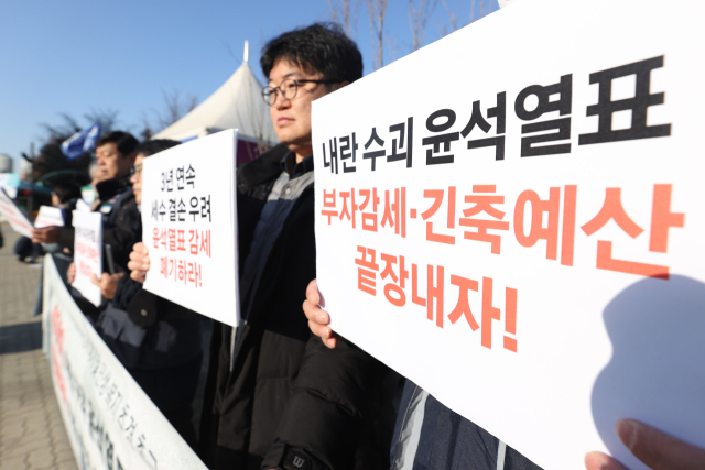 지난 7일 오전 서울 여의도 국회 앞에서 ‘윤석열표 부자감세 폐기 및 민생·복지 추경 촉구 기자회견’이 열리고 있다. 연합뉴스