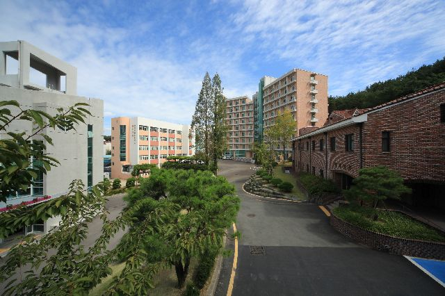 부산가톨릭대는 20일 등록금심의위원회를 열어 2025학년도 학부 등록금을 5.2% 인상하기로 결정했다. 부산가톨릭대 제공