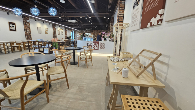 최근 개소식을 갖고 운영에 들어간 목화당1944 내부 전경. 김태권 기자