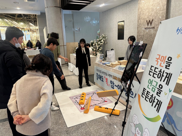 국민연금공단 부산지역본부(본부장 강창남)는 22일 국민연금 부산사옥에서 소상공인진흥공단, 부산시사회적경제유통센터와 공동으로 설맞이 특집 ‘연금이네 장터’를 개최했다.