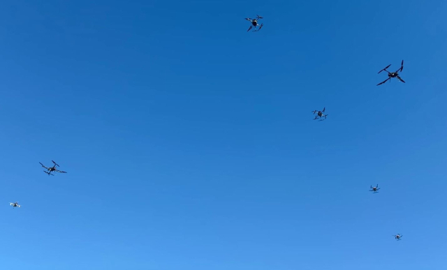 우주항공청이 한국전자통신연구원(ETRI) DNA+드론기술개발사업단과 지난달 3일 대전 유성구 ETRI에서 세계 최초 '이음 5G'(특정 공간에 제공하는 맞춤형 5G 네트워크) 기반 DNA+드론 플랫폼 기술 시연회를 열었다. 우주항공청 제공