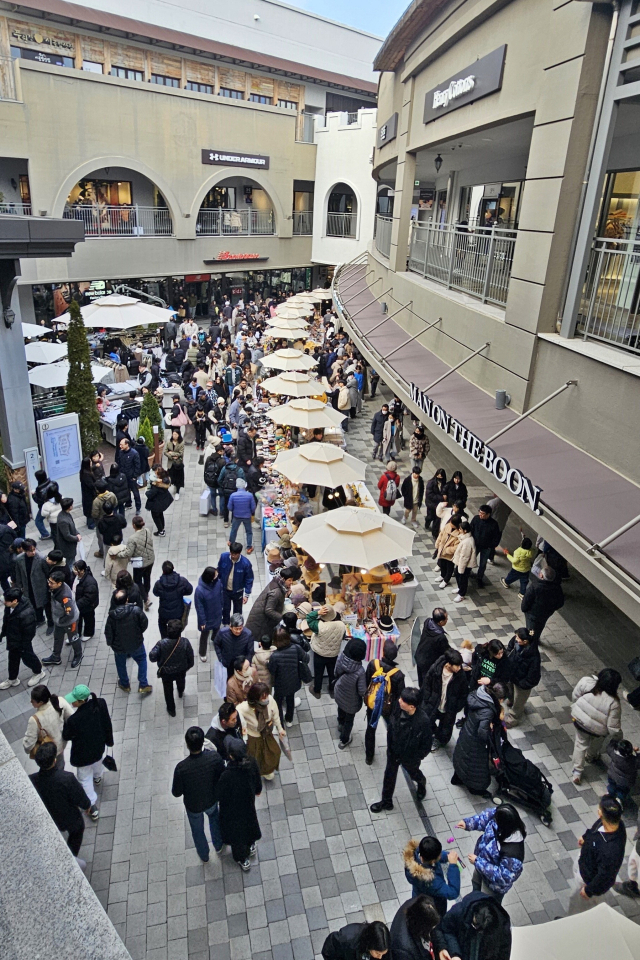 아웃렛 업계가 최장 9일의 ‘황금 설 연휴’를 맞아 대대적인 프로모션 등을 실시한다. 롯데프리미엄아울렛 동부산점의 전경 사진. 롯데프리미엄아울렛 제공