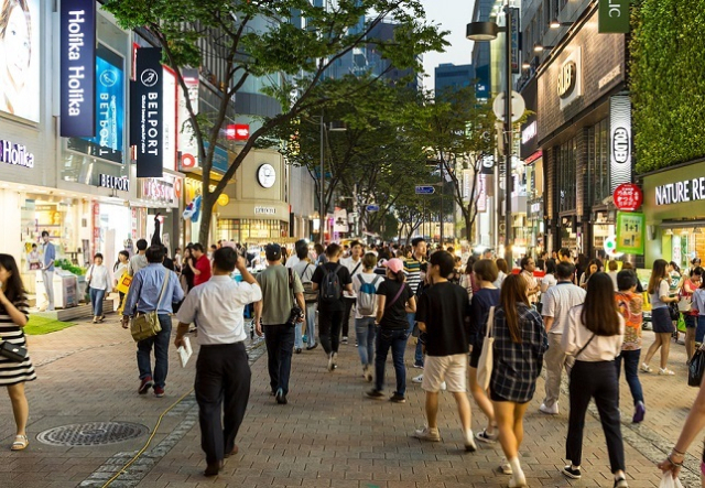 8월에 주택 거래가 줄면서 거주지를 옮긴 인구가 8월 기준으로 49년 만에 가장 적었던 것으로 나타났다. 이미지투데이