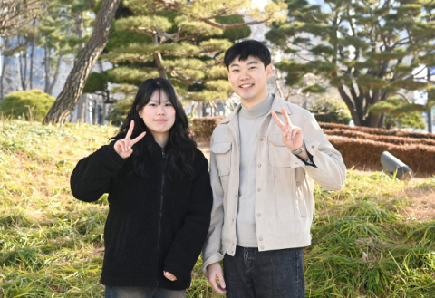 윤석환(오른쪽), 황유하 학생. 국립부경대 제공