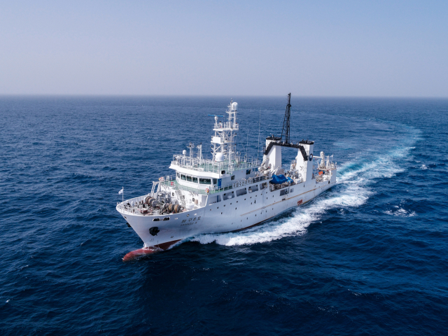 친환경 공공선박인 국립수산과학원의 수산과학조사선 ‘탐구 8호’(하이브리드 추진선, 1057t). 해수부 제공