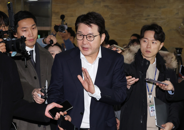 국민의힘 신동욱 의원이 지난해 12월 14일 오전 국회에서 열린 비상의원총회에 참석하고 있다. 연합뉴스