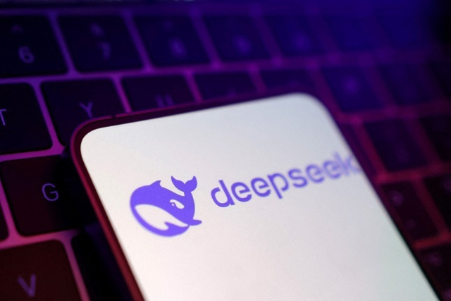 중국의 인공지능(AI) 스타트업인 딥시크(DeekSeek)가 챗GPT와 맞먹거나 이를 뛰어넘는 생성형 AI 모델을 개발했다는 소식이 전해지며 전세계에 놀라움을 안겨주고 있다. 연합뉴스