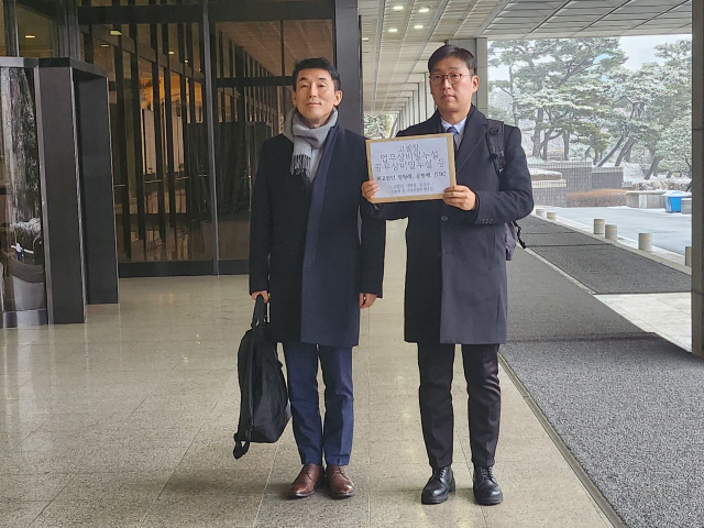 김용현 전 국방부 장관 변호인단은 31일 문형배 헌법재판소장 권한대행과 정청래 국회 법제사법위원장, 일부 언론사 대표와 소속 기자 등을 업무상 비밀누설과 직권남용, 형사소송법상 등사기록 남용금지 위반 등 혐의로 서울중앙지검에 고발했다. 연합뉴스