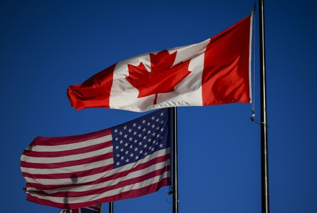 트럼프 대통령이 멕시코와 중국, 캐나다에 4일부터 관세 부과 조치를 발표한 가운데, 이들 3개국에 대해 ‘최소 기준 면제’를 적용하지 않아 소액 물품도 모두 관세를 부과받게 됐다. 연합뉴스