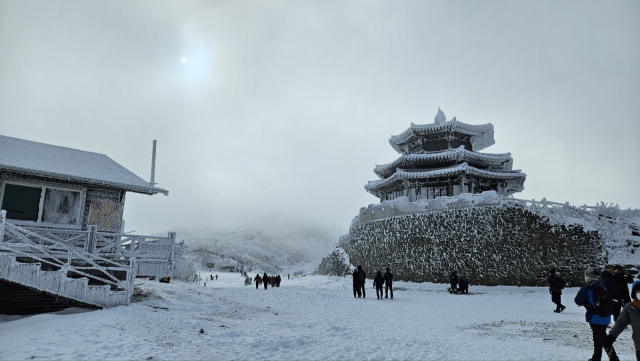 불 타기 전 상제루 모습. 기념사진 명소로 입소문 나 설천봉의 상징으로 여겨졌다. 김현우 기자