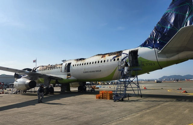 항공철도사고조사위원회와 프랑스 사고조사당국(BEA) 및 관계 전문기관으로 구성된 합동조사팀 40여명이 현장감식을 하고 있다. 국토교통부 제공