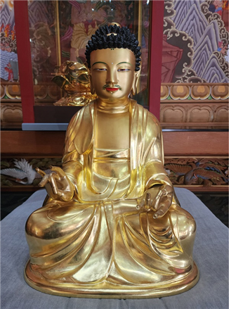 부산시 유형문화유산으로 지정된 광명사 목조여래좌상. 부산시 제공