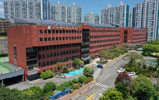 부산시교육청은 유·초·중·고 무상급식비를 8% 인상하는 등의 내용을 담은 2025학년도 학교·유치원 급식 기본방향을 5일 발표했다. 부산일보DB