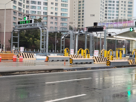 광안대교 톨게이트 앞.