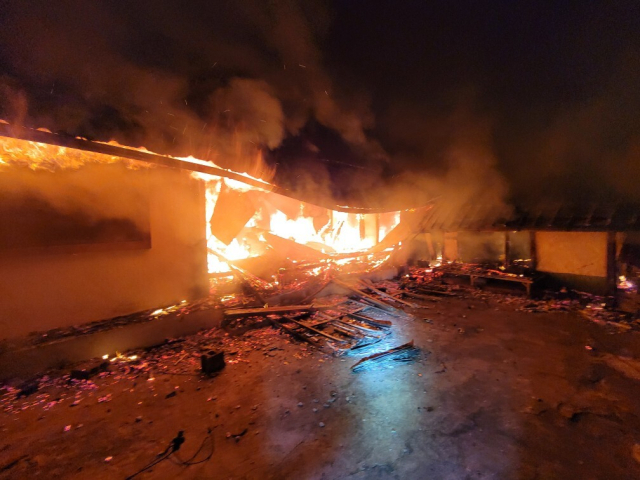 11일 오전 2시 48분 경남 하동군 금남면 중평리 한 주택에서 화재가 발생했다. 경남소방본부 제공