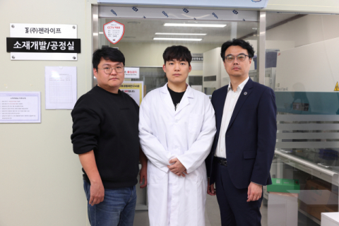 왼쪽부터 정태영 박사, 이정근 박사과정생, 오진우 교수