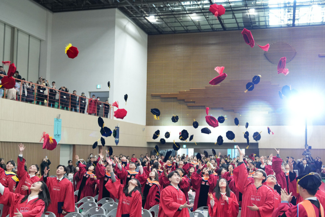 ‘2025학년도 UNIST 학위수여식’이 지난 20일 실내체육관에서 열렸다. UNIST 제공