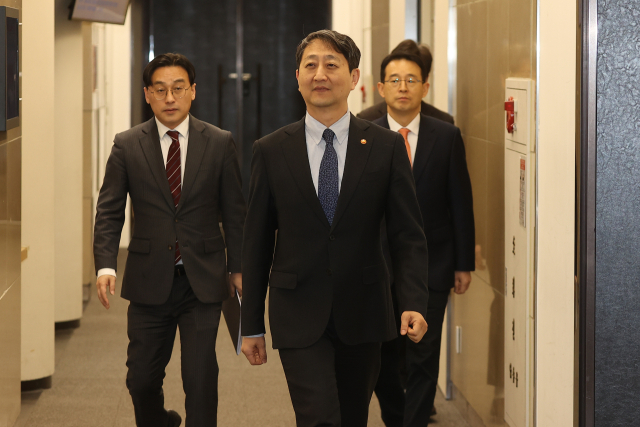 안덕근 산업통상자원부 장관이 지난 12일 서울 강남구 삼성동 무역협회에서 열린 제5차 산업투자전략회의에 참석하고 있다. 연합뉴스