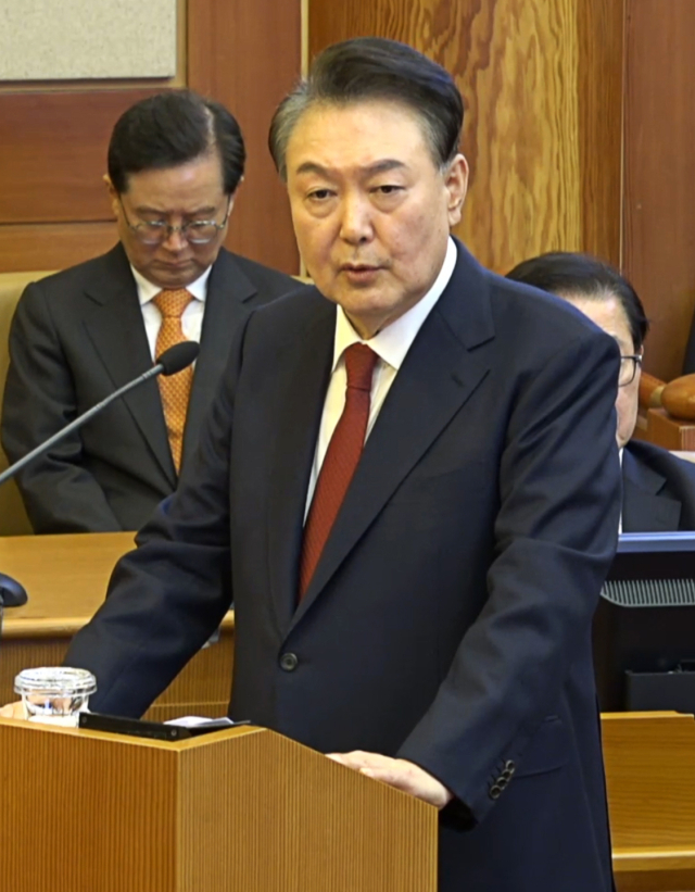 윤석열 대통령이 지난 25일 서울 종로구 헌법재판소에서 열린 윤 대통령 탄핵심판 11차 변론에서 최종 의견 진술을 하고 있다. 연합뉴스