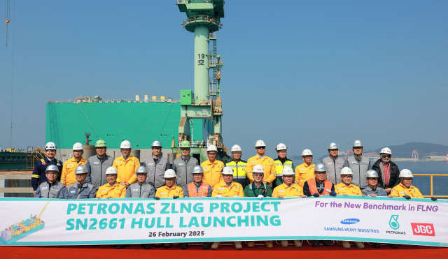 삼성중공업은 26일 거제조선소에서 ‘PFLNG TIGA’ 진수식을 열었다. 진수식은 건조한 선박이나 설비를 처음 바다에 띄우는 이벤트다. 삼성중공업 제공