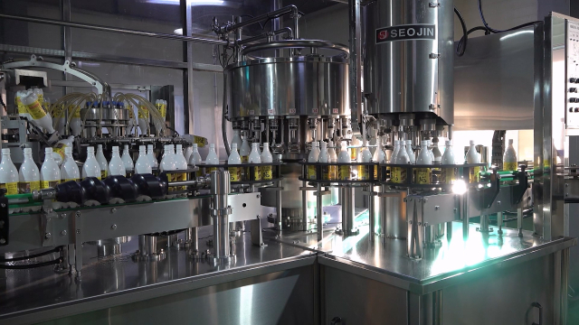 금정산성막걸리는 전통 방식과 현대화 공정이 결합돼 하루 평균 6000병 생산되고 있습니다. 이정 PD luce@