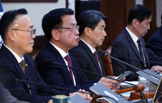 최상목 대통령 권한대행 부총리 겸 기획재정부 장관이 지난 4일 정부서울청사에서 국무회의를 주재하고 있다. 연합뉴스