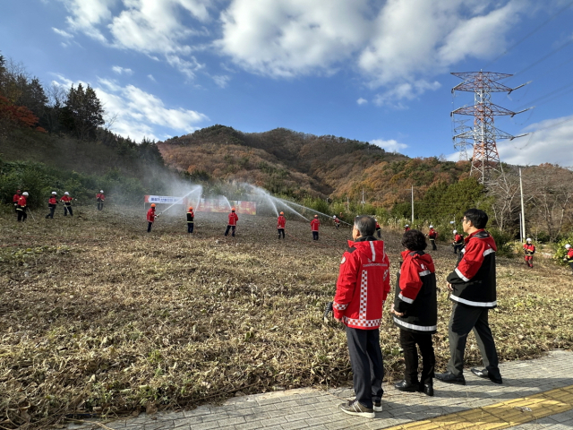 산불 진화작업 훈련 모습. 창원시 제공