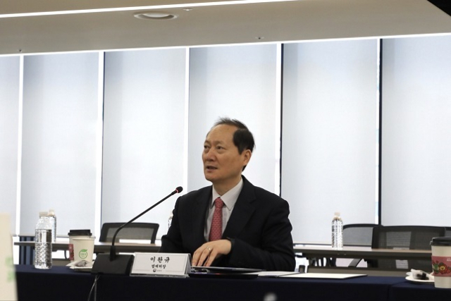 이완규 법제처장이 6일 서울 중구에 있는 서울관광재단을 찾아 관광산업 관련 법·제도 개선을 위한 현장 간담회를 가졌다. 법제처 제공