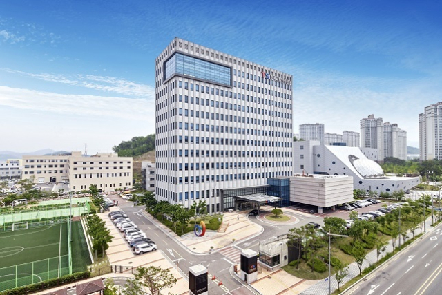 경북 김천 혁신도시에 위치한 한국교통안전공단 전경. 부산일보 DB