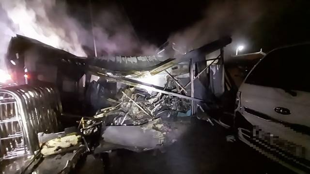 10일 오전 0시 28분 통영시 사량도 한 주택에서 불이나 70대 남성이 숨졌다. 경남소방본부 제공