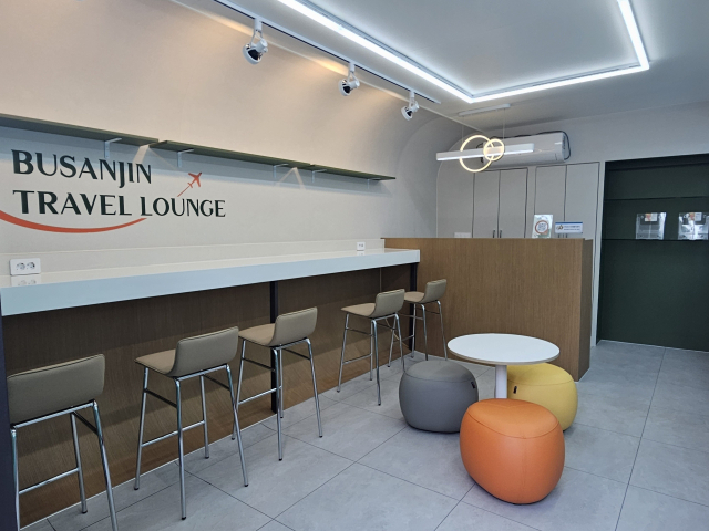 관광 안내소가 여행객 친화 편의 시설로 탈바꿈하고 있다. 사진은 리모델링 후 개소를 앞둔 부산진 트래블라운지. 부산진구청 제공