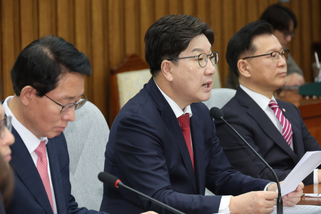 국민의힘 권성동 원내대표가 11일 서울 여의도 국회에서 열린 원내대책회의에서 발언하고 있다. 연합뉴스