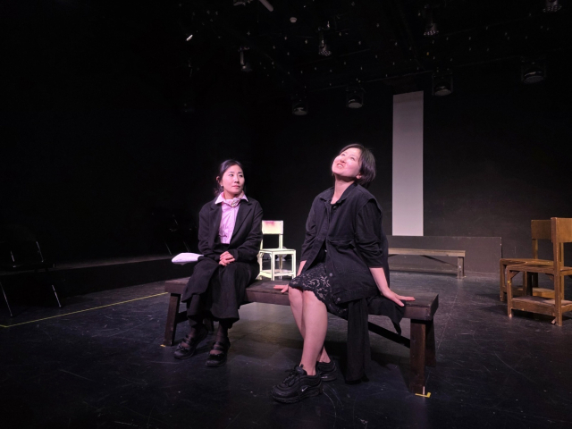 연극 ‘아주 보통의 하루-Our Town’ 연습 장면. 어댑터씨어터 제공