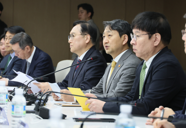 모두 발언하는 안덕근 장관 (서울=연합뉴스) 이정훈 기자 = 안덕근 산업통상자원부 장관이 12일 서울 중구 대한상의에서 열린 ‘민관 합동 미 관세조치 대응전략 회의’에서 모두 발언을 하고 있다. 연합뉴스