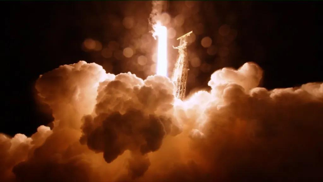 미국 항공우주국(NASA)과 한국천문연구원이 공동 개발한 우주망원경 '스피어엑스'가 우주로 발사됐다. 스피어엑스는 12일 낮 12시 10분(한국시간) 미국 캘리포니아주 밴덴버그 우주기지에서 스페이스X의 팰컨9 로켓에 실려 발사됐다. 사진은 스피어엑스를 탑재하고 발사되는 스페이스X의 팰컨9 로켓. NASA 제공