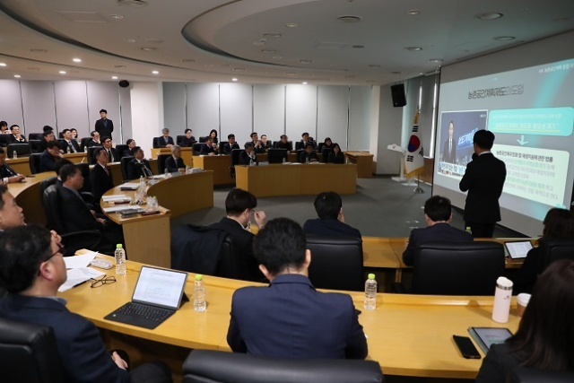 한국농어촌공사는 12일 전남 나주에 위치한 본사에서 이병호 사장을 비롯한 60여 명이 참여한 가운데 ‘KRC 농촌공간계획 종합 지원 전담팀(TF) 발대식’을 개최했다. 농어촌공사 제공