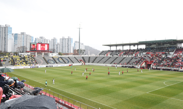 경남FC는 16일 오후 2시 창원축구센터에서 열린 2025시즌 K리그2 홈 개막전에서 전남 드래곤즈와 경기를 벌였다. 경남도 제공
