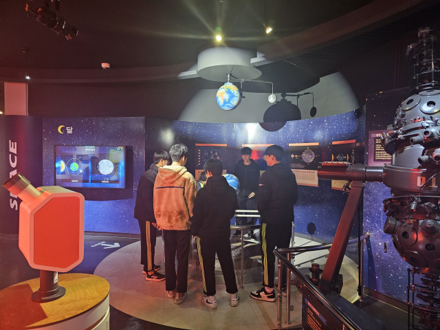 부산창의융합교육원에서 운영 중인 초등학생 대상 천체과학·과학해양 체험교실. 부산시교육청 제공