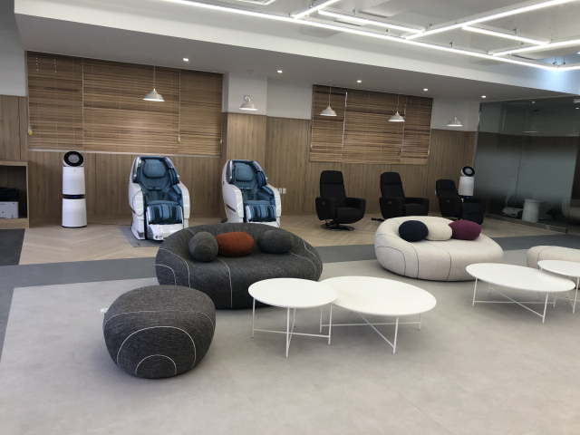 울산시는 남구 달동(달삼로 36, 3층)에 있는 이동노동자 쉼터 1호점 내부. 쉼터에는 이동노동자들이 편히 쉴 수 있도록 전신 안마의자와 공기청정기 등 각종 편의시설이 갖춰져 있다. 울산시 제공