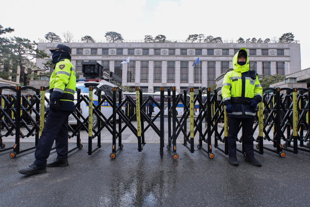 헌법재판소의 윤석열 대통령 탄핵심판 선고를 앞둔 18일 서울 종로구 헌법재판소의 모습. 연합뉴스