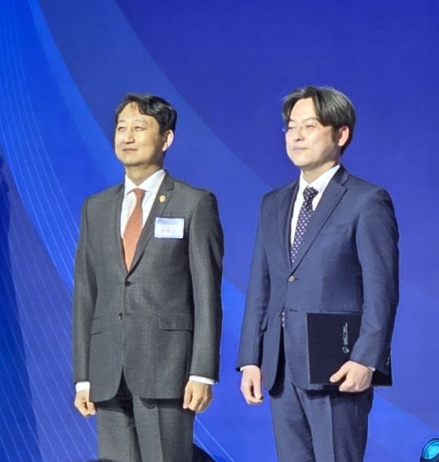 동진기공 강정호(오른쪽) 부사장