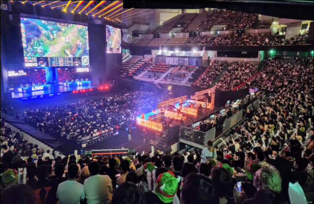 2023년 11월 부산 사직실내체육관에서 열린 ‘리그오브레전드 월드챔피언십(4·8강전)’ 행사 모습. 부산시 제공