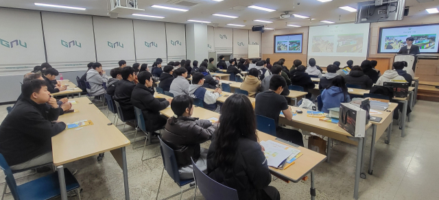20일 열린 제14기 신입회원 설명회에 새 식구가 된 학생 70명이 함께했다.사무국 제공